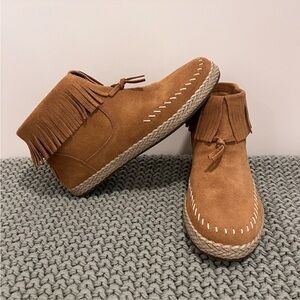 UGG KENNADI Chestnut Brown Suede Fringe Ankle Booties Size 8 LIKE NEW